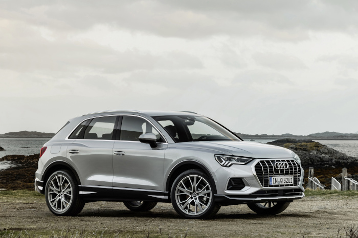 Audi-Q3-C1-700x466