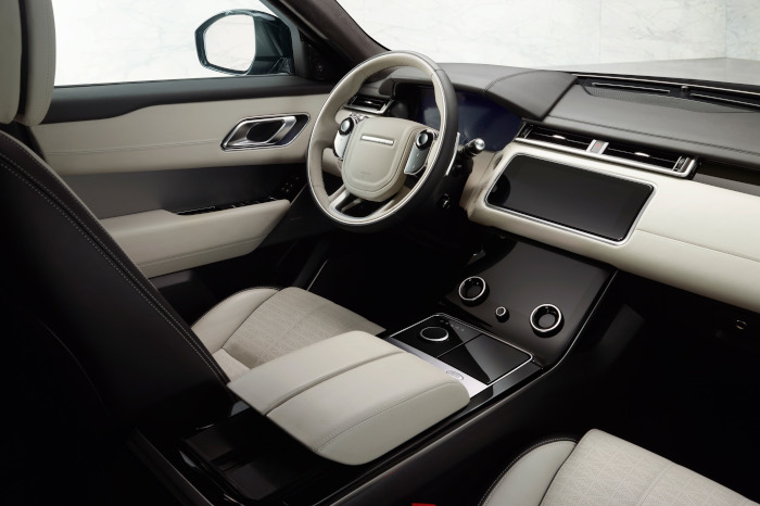 RR-Velar-C2-700x466