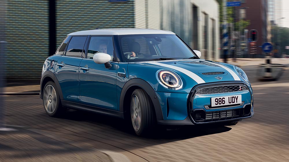 New MINI Hatch 2021 at Inchcape MINI 1000x562