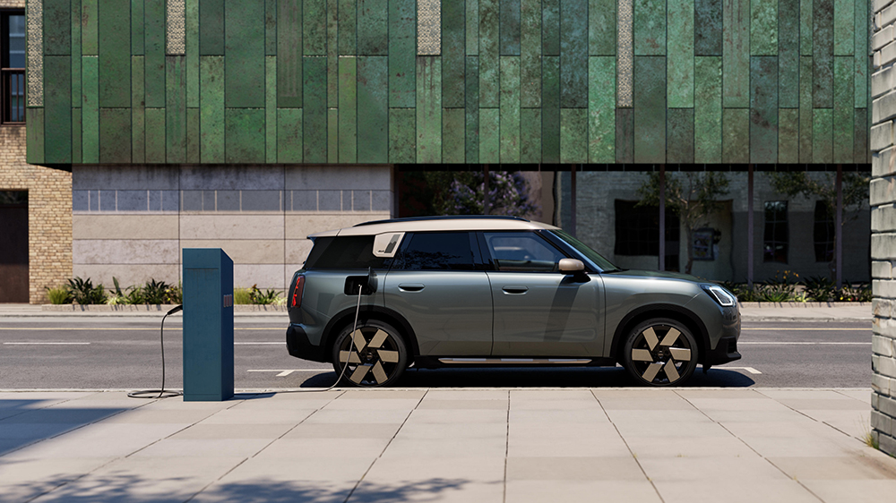 Components Featured Content Block 1000X562 Desktop MINI The New All Electric MINI Countryman 7