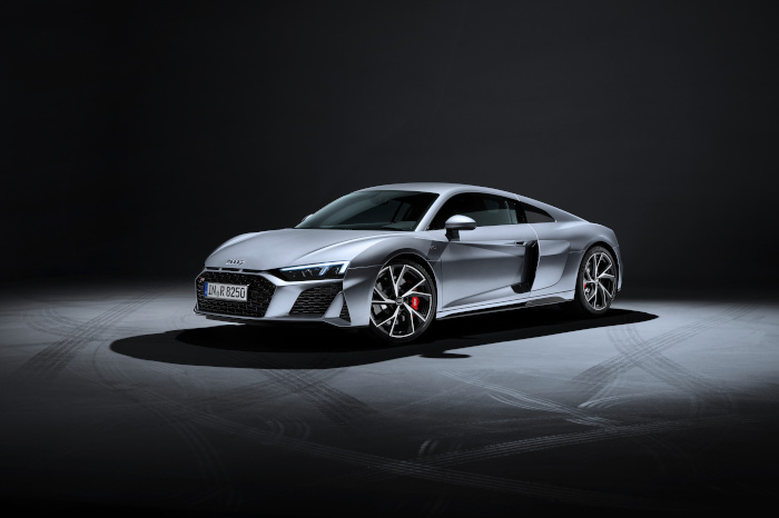 Audi-R8-C1-700x466