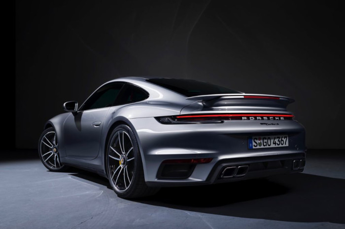 Porsche-911-C3-700x466