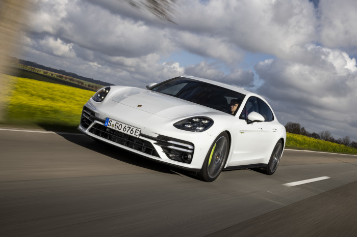 Porsche-Panamera-Electric-C3-700x466